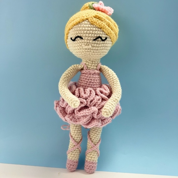 Handcrafted Ballerina doll crochet in pink - Picture 2 of 14
